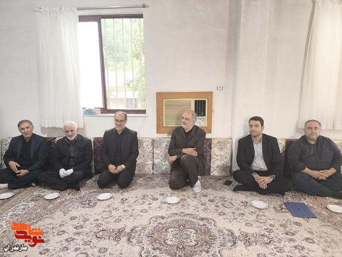 دیدار مدیرکل بنیاد شهید و امور ایثارگران مازندران با والدین شهید احمدزاده در ساری دیدار مدیرکل بنیاد شهید و امور ایثارگران مازندران با والدین شهید احمدزاده در ساری