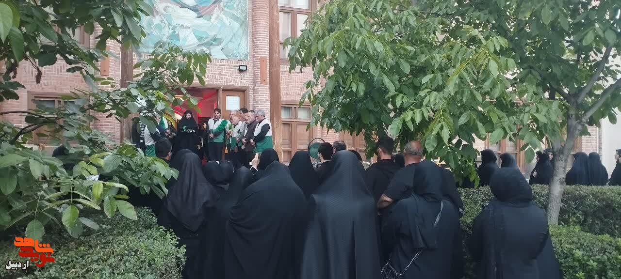 عطرآگینی موزه شهدای اردبیل با پرچم امام حسین(ع) عطرآگینی موزه شهدای اردبیل با پرچم امام حسین(ع)