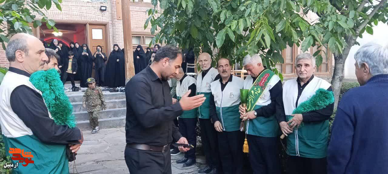 عطرآگینی موزه شهدای اردبیل با پرچم امام حسین(ع) عطرآگینی موزه شهدای اردبیل با پرچم امام حسین(ع)