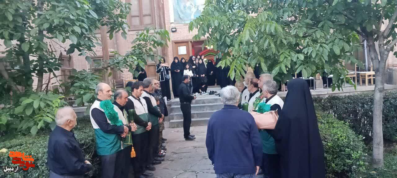 عطرآگینی موزه شهدای اردبیل با پرچم امام حسین(ع) عطرآگینی موزه شهدای اردبیل با پرچم امام حسین(ع)