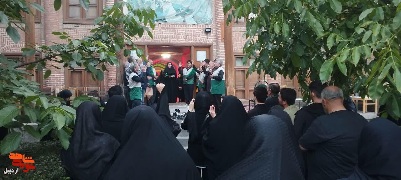 عطرآگینی موزه شهدای اردبیل با پرچم امام حسین(ع) عطرآگینی موزه شهدای اردبیل با پرچم امام حسین(ع)