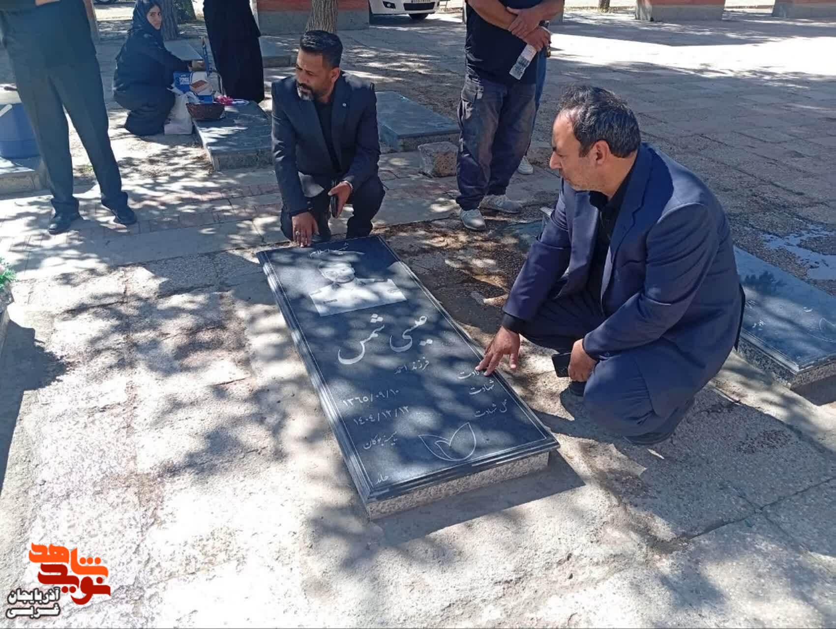 ادای احترام مدیرکل بنیاد شهید و امور ایثارگران استان به مقام شامخ شهدای میاندوآب