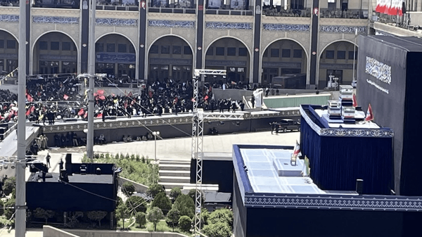نخستین ساعات وداع با رهبر شهید؛ اشک‌هایی که بند نمی‌آید