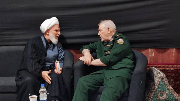 نخستین ساعات وداع با رهبر شهید؛ اشک‌هایی که بند نمی‌آید
