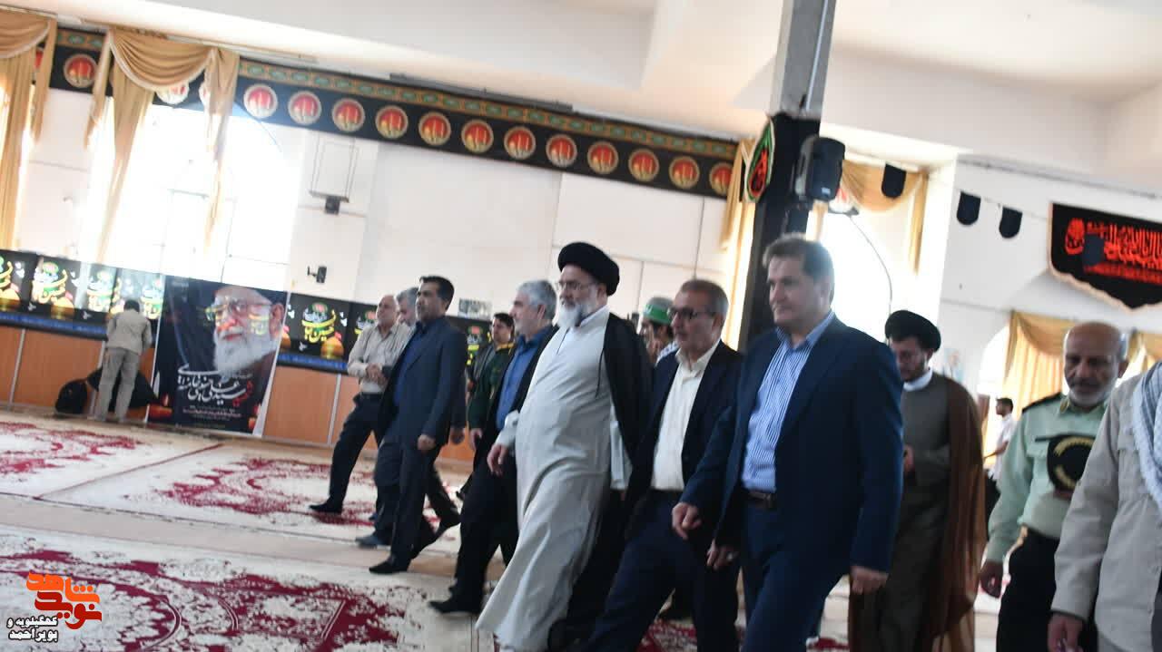 قبور شهدای غریب در کهگیلویه و بویراحمد گلباران شد قبور شهدای غریب در کهگیلویه و بویراحمد گلباران شد