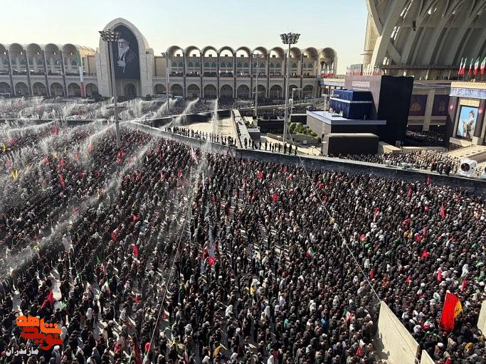 تصاویر/مراسم اقامه نماز بر پیکر آقای شهید ایران