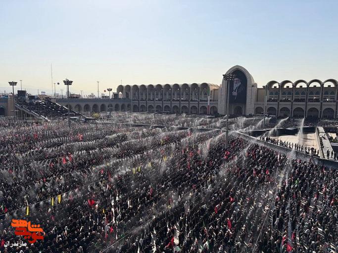 تصاویر/مراسم اقامه نماز بر پیکر آقای شهید ایران