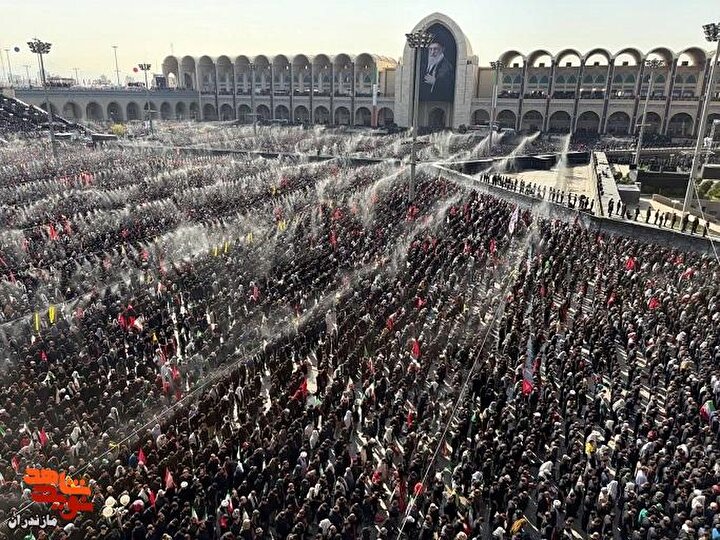 تصاویر/مراسم اقامه نماز بر پیکر آقای شهید ایران