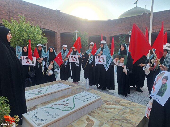 کاروان زائران گیلان‌غرب برای حضور در آیین تشییع قائد شهید راهی تهران شد