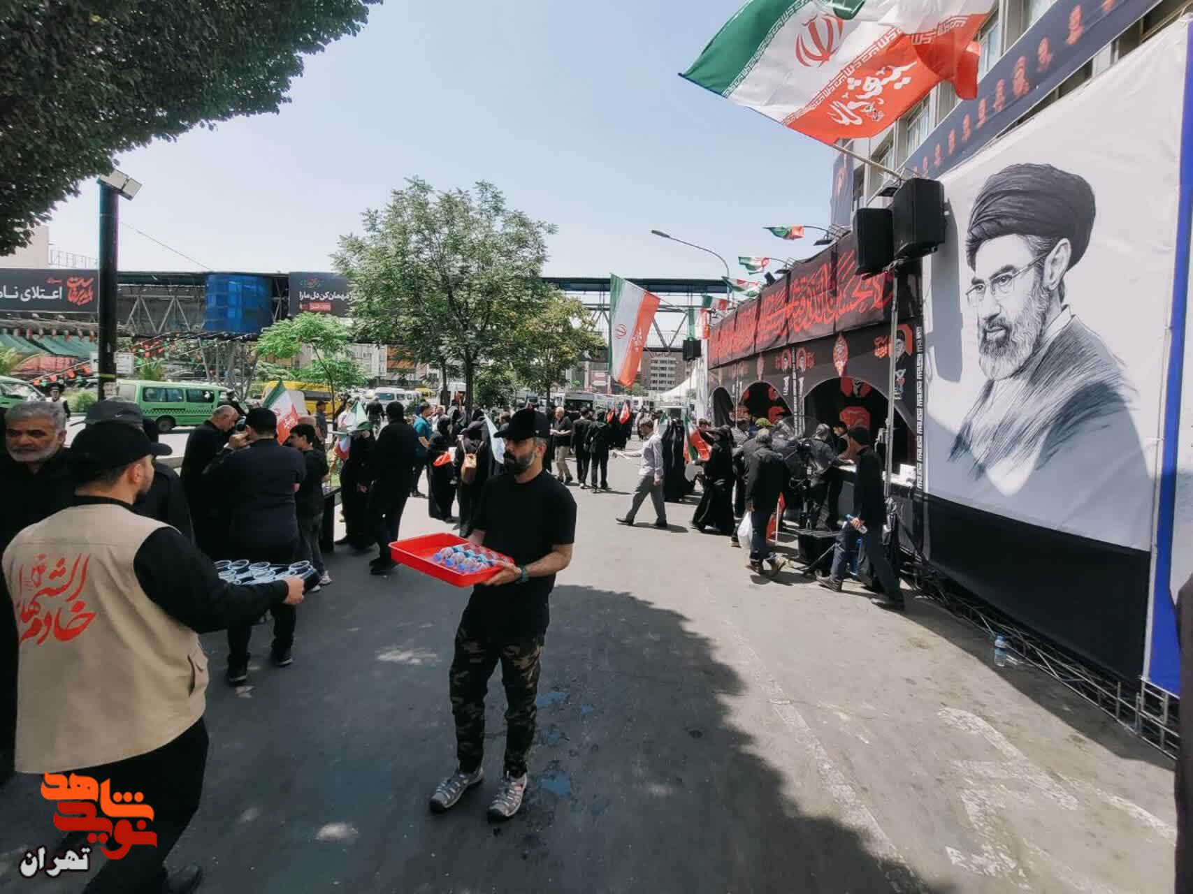 برپایی موکب «سلام شهید» در میدان هفت‌تیر؛ خادمین شهدا به استقبال زائران رفتند