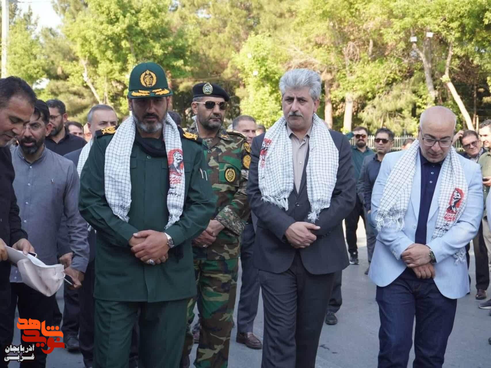 اعزام کاروانهای بدرقه امام شهید امت از مهاباد اعزام کاروانهای بدرقه امام شهید امت از مهاباد