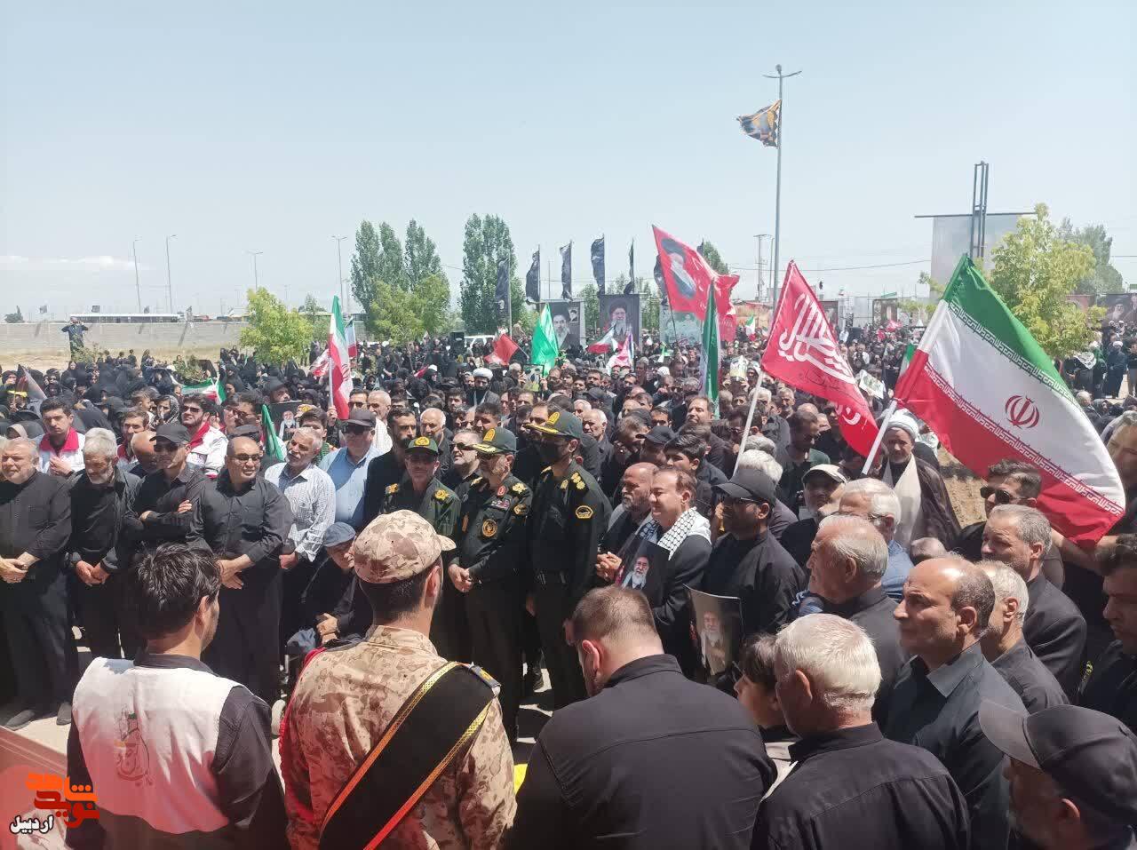 خروش مردم اردبیل در راهپیمایی جاماندگان از تشییع قائد شهید خروش مردم اردبیل در راهپیمایی جاماندگان از تشییع قائد شهید