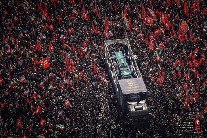 تصاویر دیدنی از تشییع میلیونی رهبر شهید در تهران از نگاه عکاس گیلانی
