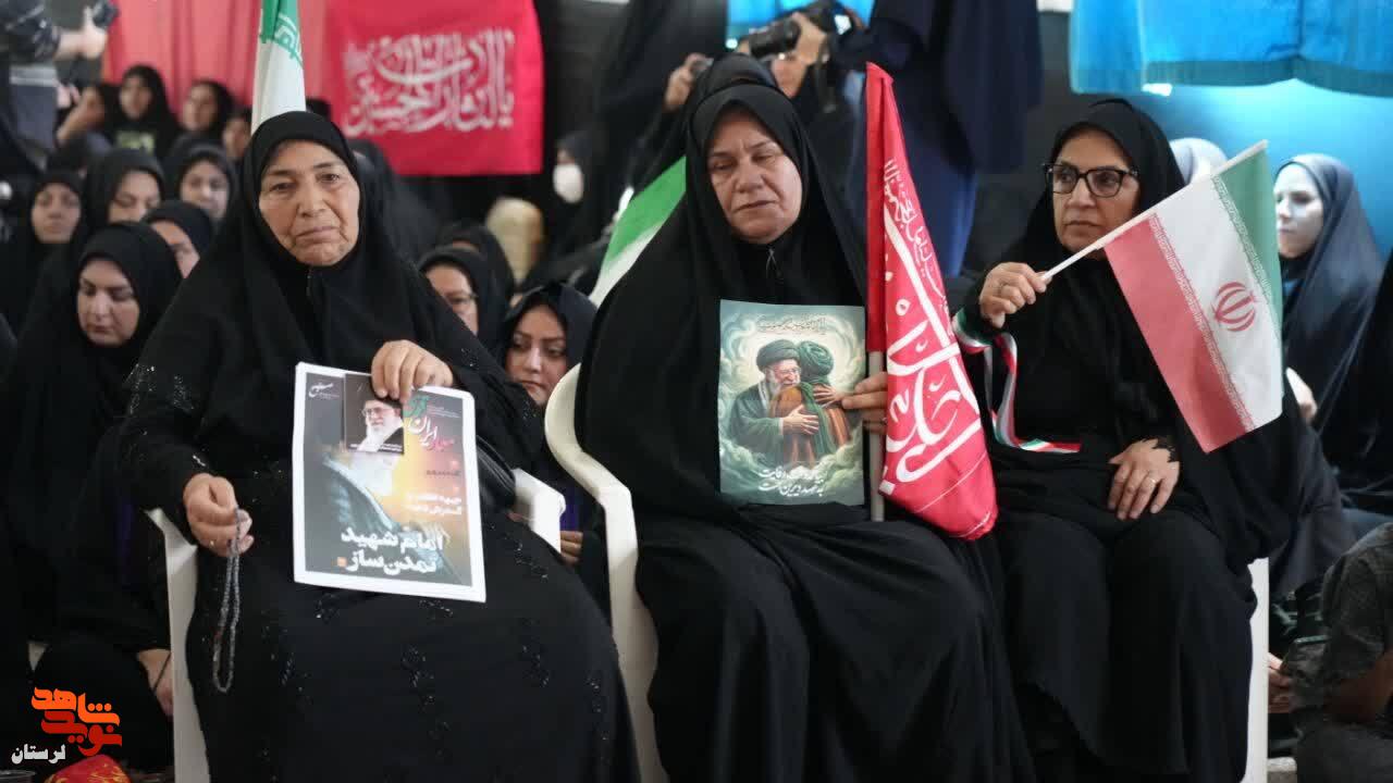 گردهمایی بانوان خرم آباد در بدرقه آقای شهید ایران برگزار شد