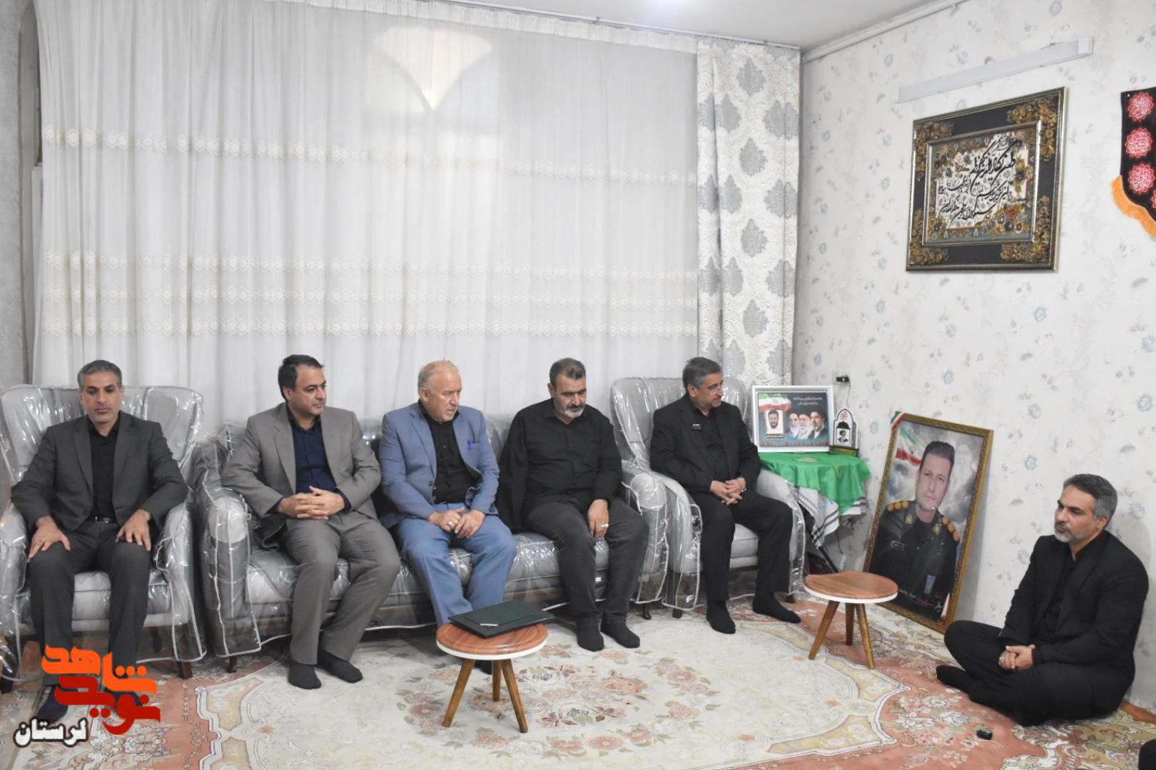 دیدار استاندار لرستان با خانواده شهدا و ایثارگران خرم آباد دیدار استاندار لرستان با خانواده شهدا و ایثارگران خرم آباد