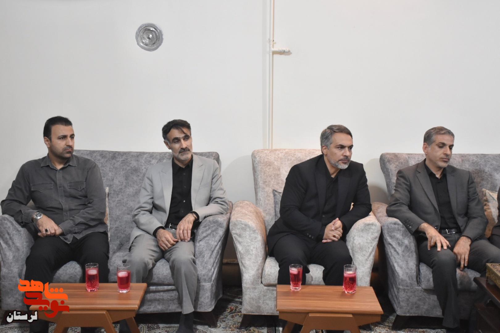 دیدار استاندار لرستان با خانواده شهدا و ایثارگران خرم آباد دیدار استاندار لرستان با خانواده شهدا و ایثارگران خرم آباد