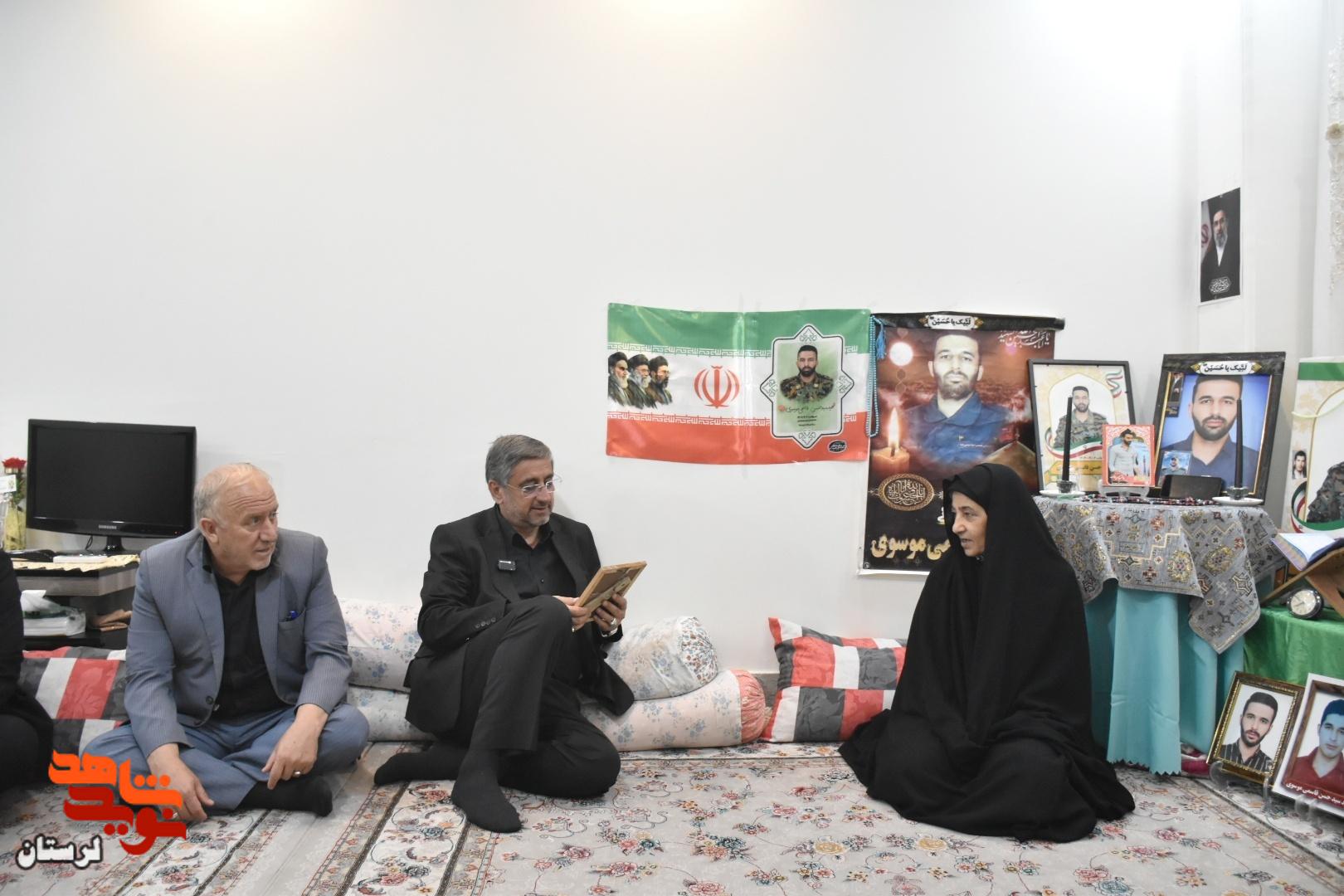 دیدار استاندار لرستان با خانواده شهدا و ایثارگران خرم آباد دیدار استاندار لرستان با خانواده شهدا و ایثارگران خرم آباد