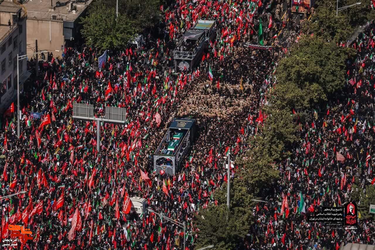 حضور خانواده‌های شهدا و ایثارگران آذربایجان غربی در مراسم تشییع رهبر شهید