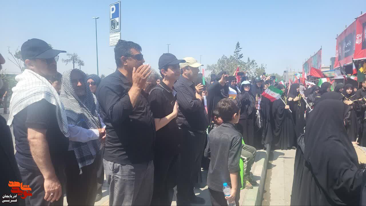 حضور خانواده‌های شهدا و ایثارگران آذربایجان غربی در مراسم تشییع رهبر شهید