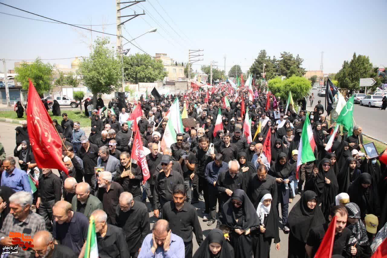 همگام با ایران، حضور خانوادههای معظم شهدا، ایثارگران و همکاران بنیاد در مراسم وداع با قائد شهید امت در ارومیه همگام با ایران، حضور خانوادههای معظم شهدا، ایثارگران و همکاران بنیاد در مراسم وداع با قائد شهید امت در ارومیه