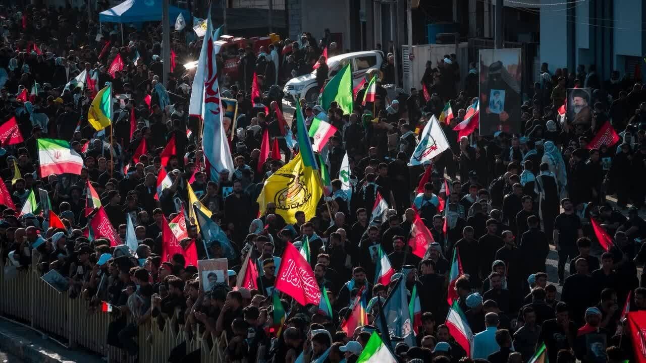 نجف و کربلا؛ صحنه حضور گسترده مردم عراق در آیین تشییع تاریخی رهبر شهید امت نجف و کربلا؛ صحنه حضور گسترده مردم عراق در آیین تشییع تاریخی رهبر شهید امت