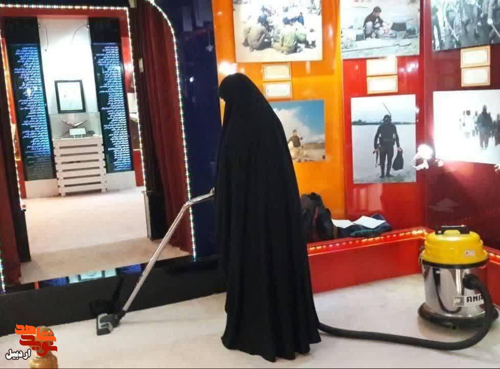 غبار روبی و عطر افشانی موزه شهدای اردبیل+ عکس غبار روبی و عطر افشانی موزه شهدای اردبیل+ عکس