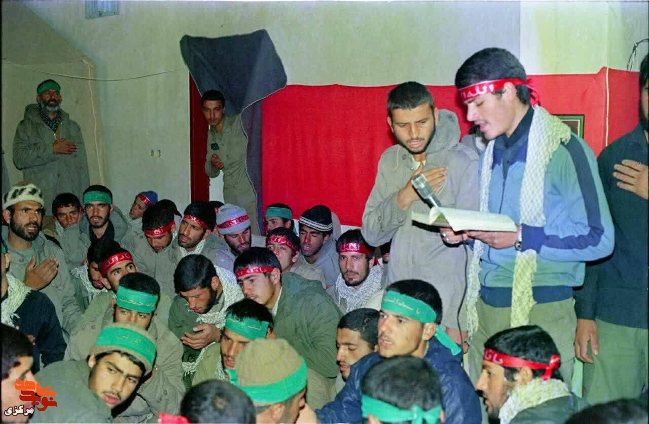 طنین نوای اهلبیت (ع) در جبههها؛ جلوهای ماندگار از رزمندگان گردان علیبنابیطالب (ع) طنین نوای اهلبیت (ع) در جبههها؛ جلوهای ماندگار از رزمندگان گردان علیبنابیطالب (ع)