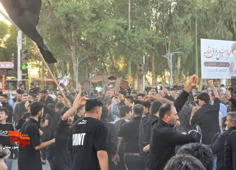 تشییع پیکر شهید مدافع وطن «محمدرضا خزیمی» در بندر امام خمینی (ره) تشییع پیکر شهید مدافع وطن «محمدرضا خزیمی» در بندر امام خمینی (ره)
