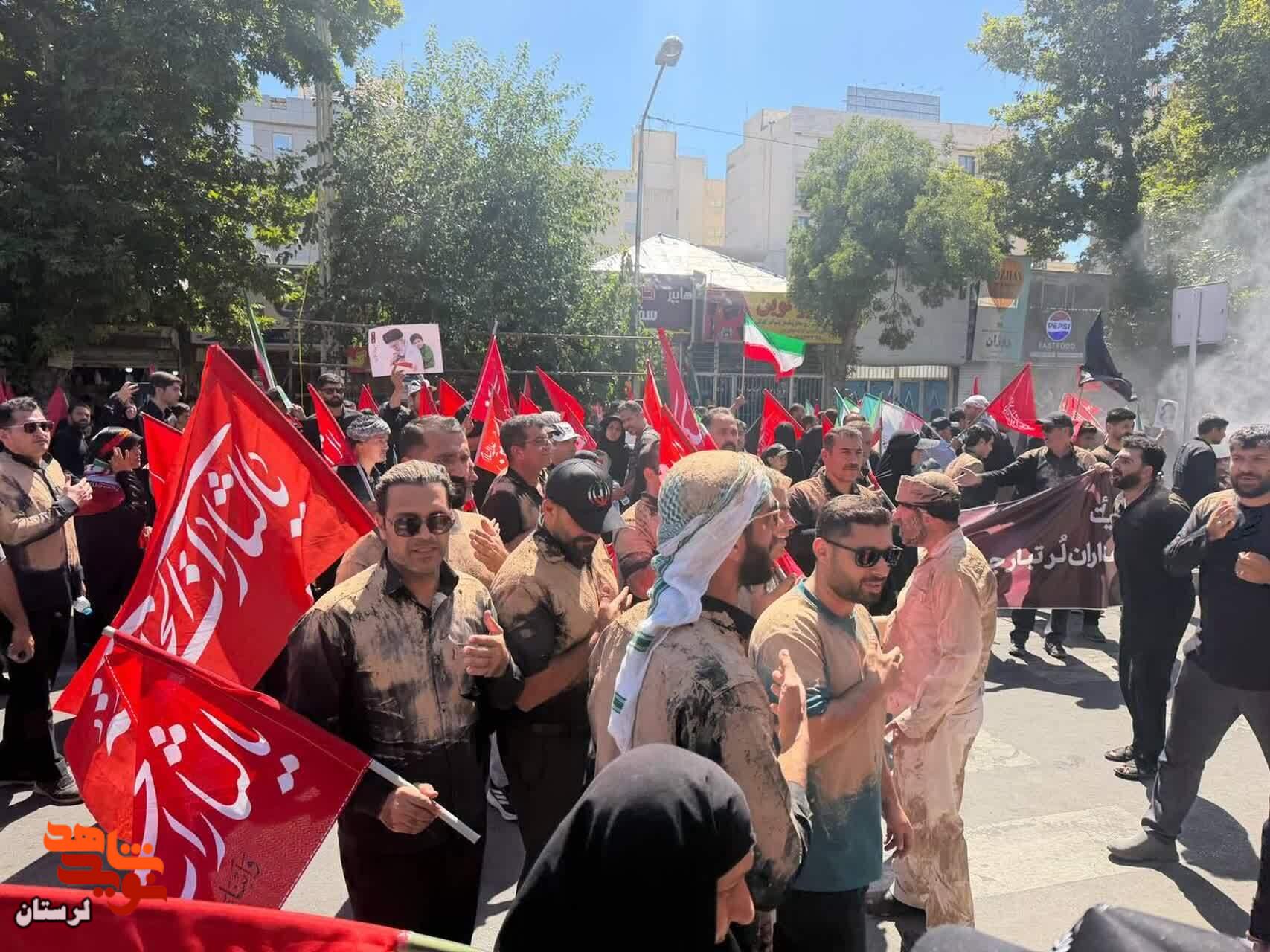 برگزاری مراسم گِل مالی لرستانی ها در مشهد برای آقای شهید ایران