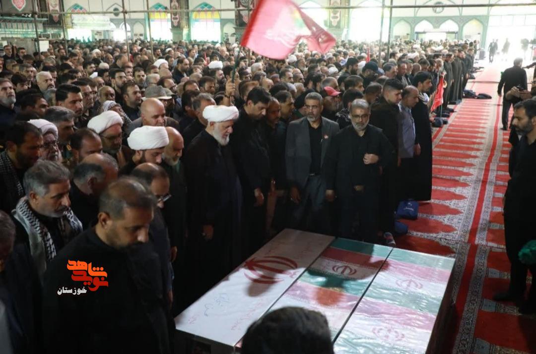 گزارش تصویری/آیین تشییع شهیدان «حسین عموری»، «سعید توکلی زاده» و «محسن نجاتی» در اهواز گزارش تصویری/آیین تشییع شهیدان «حسین عموری»، «سعید توکلی زاده» و «محسن نجاتی» در اهواز