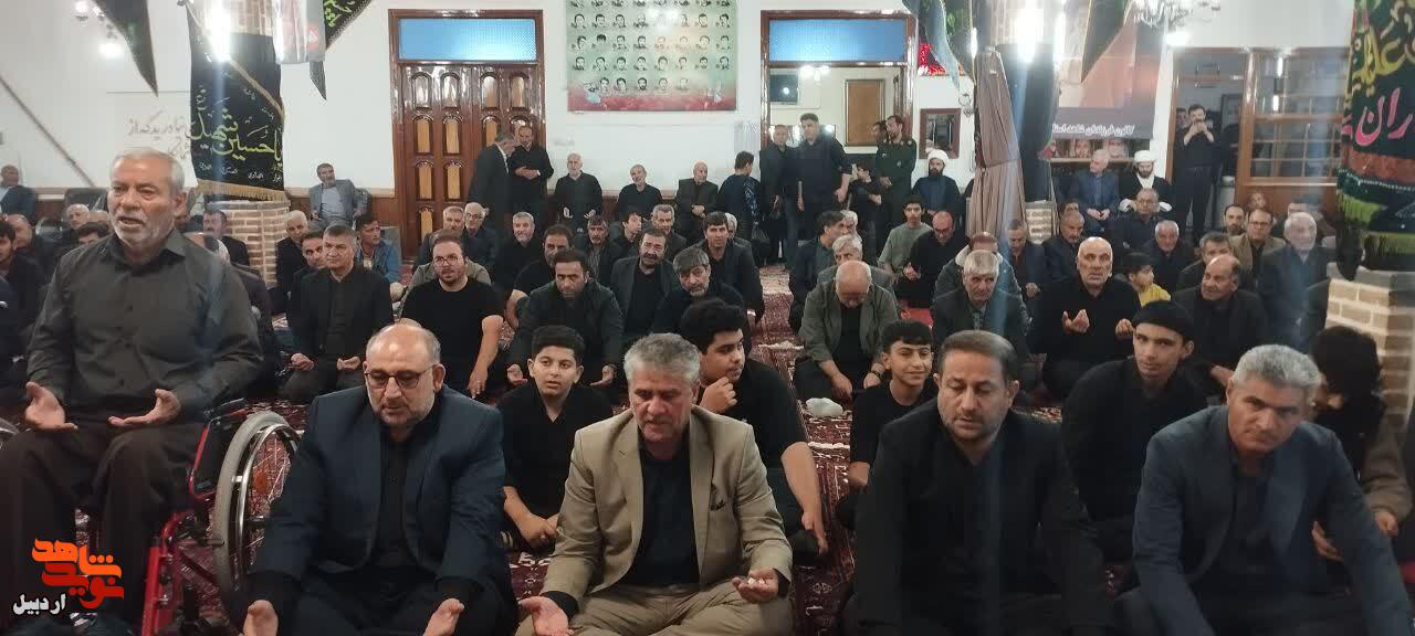 مراسم گرامیداشت رهبر شهید در مسجد جامع محله نیار شهرستان اردبیل