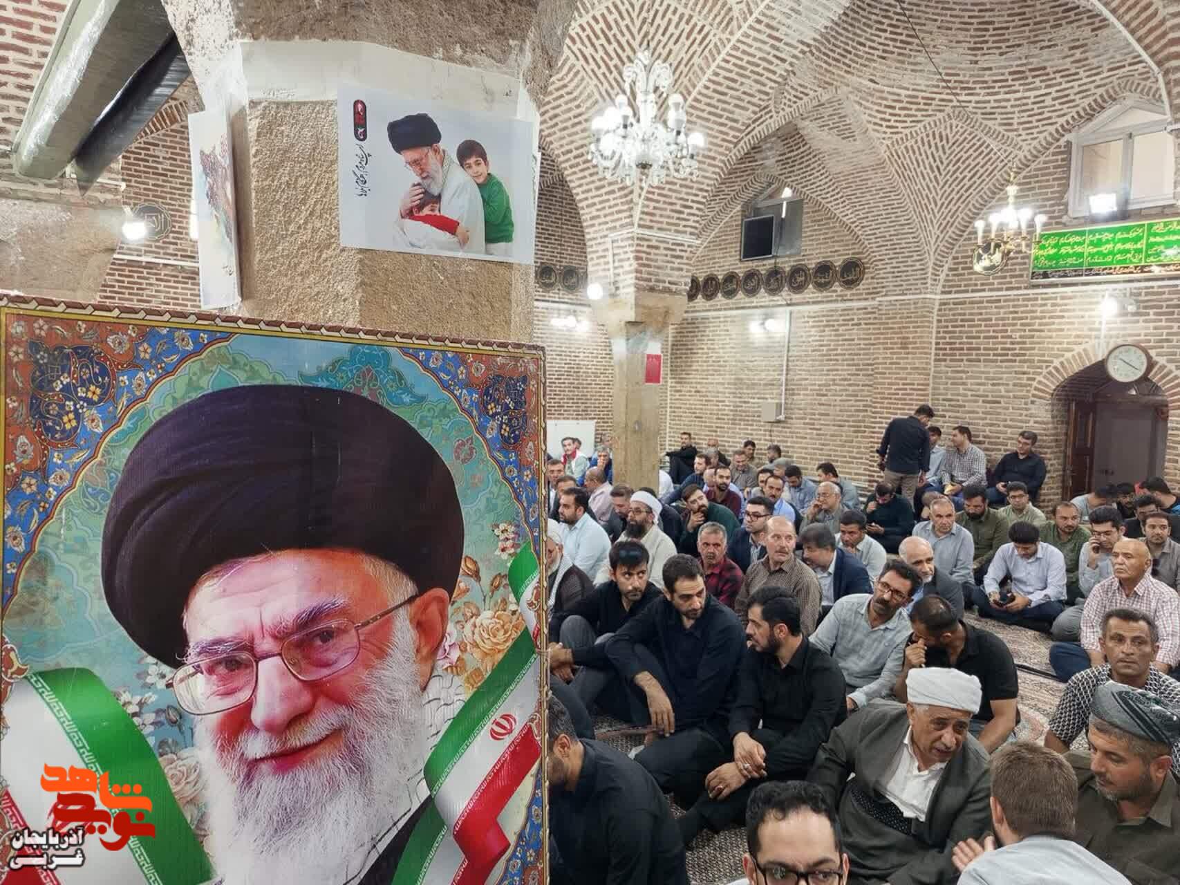 وداع مهابادیها با رهبر شهید ایران وداع مهابادیها با رهبر شهید ایران