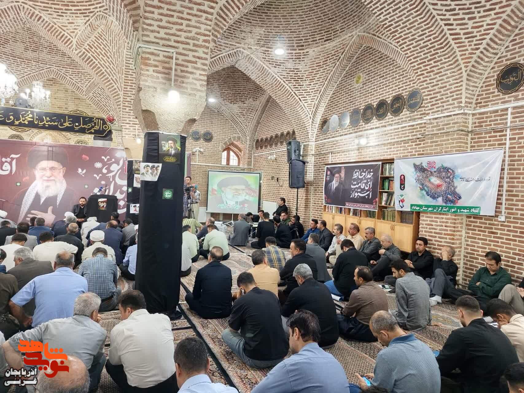وداع مهابادیها با رهبر شهید ایران وداع مهابادیها با رهبر شهید ایران