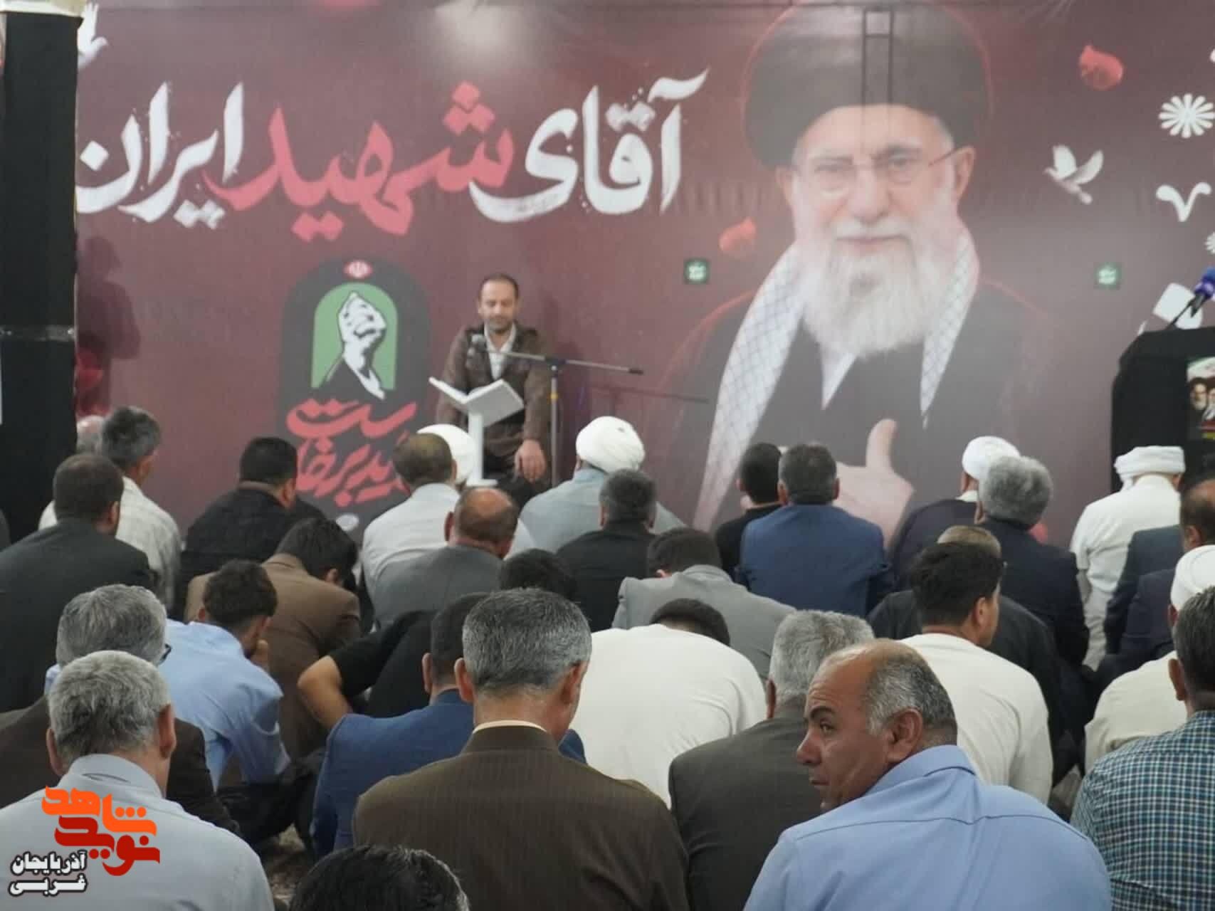 وداع مهابادیها با رهبر شهید ایران وداع مهابادیها با رهبر شهید ایران
