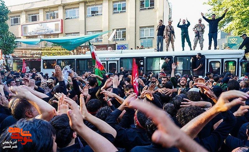 روایتی از سوگ جمعی در روز تشییع روایتی از سوگ جمعی در روز تشییع