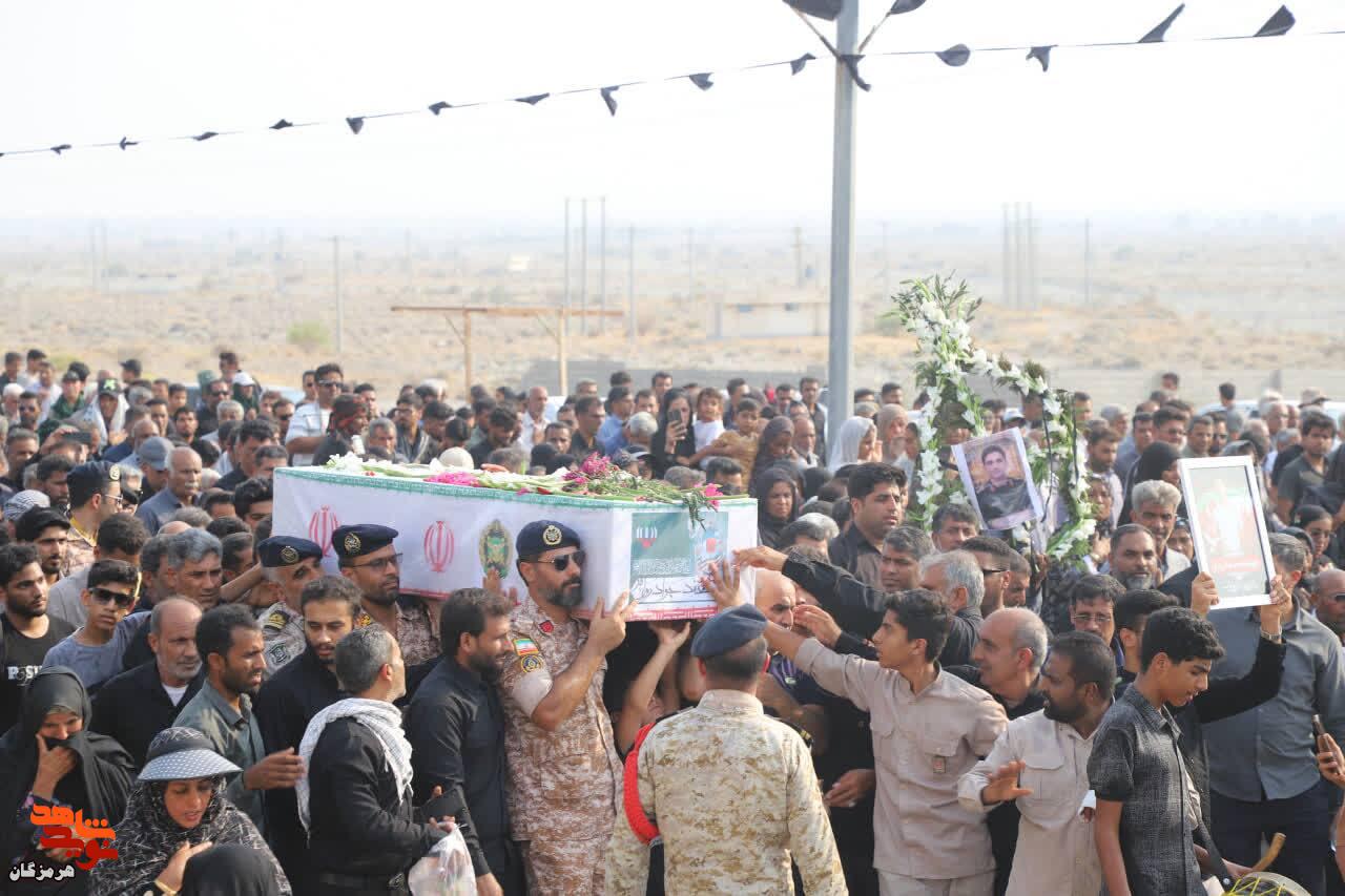 مراسم تشییع پیکر مطهر شهید «محمدجواد روانفر» برگزار شد مراسم تشییع پیکر مطهر شهید «محمدجواد روانفر» برگزار شد