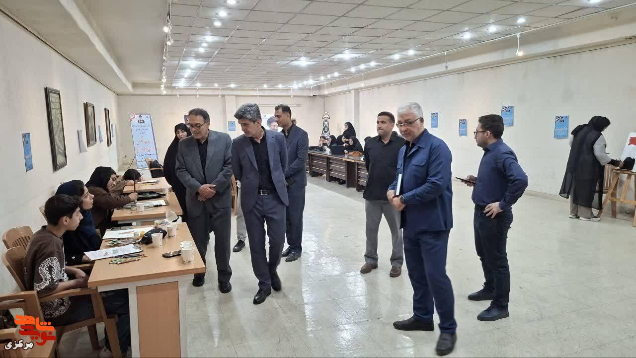 بازتاب هنری وداع با رهبر شهید انقلاب در کارگاه تخصصی هنرمندان استان مرکزی بازتاب هنری وداع با رهبر شهید انقلاب در کارگاه تخصصی هنرمندان استان مرکزی