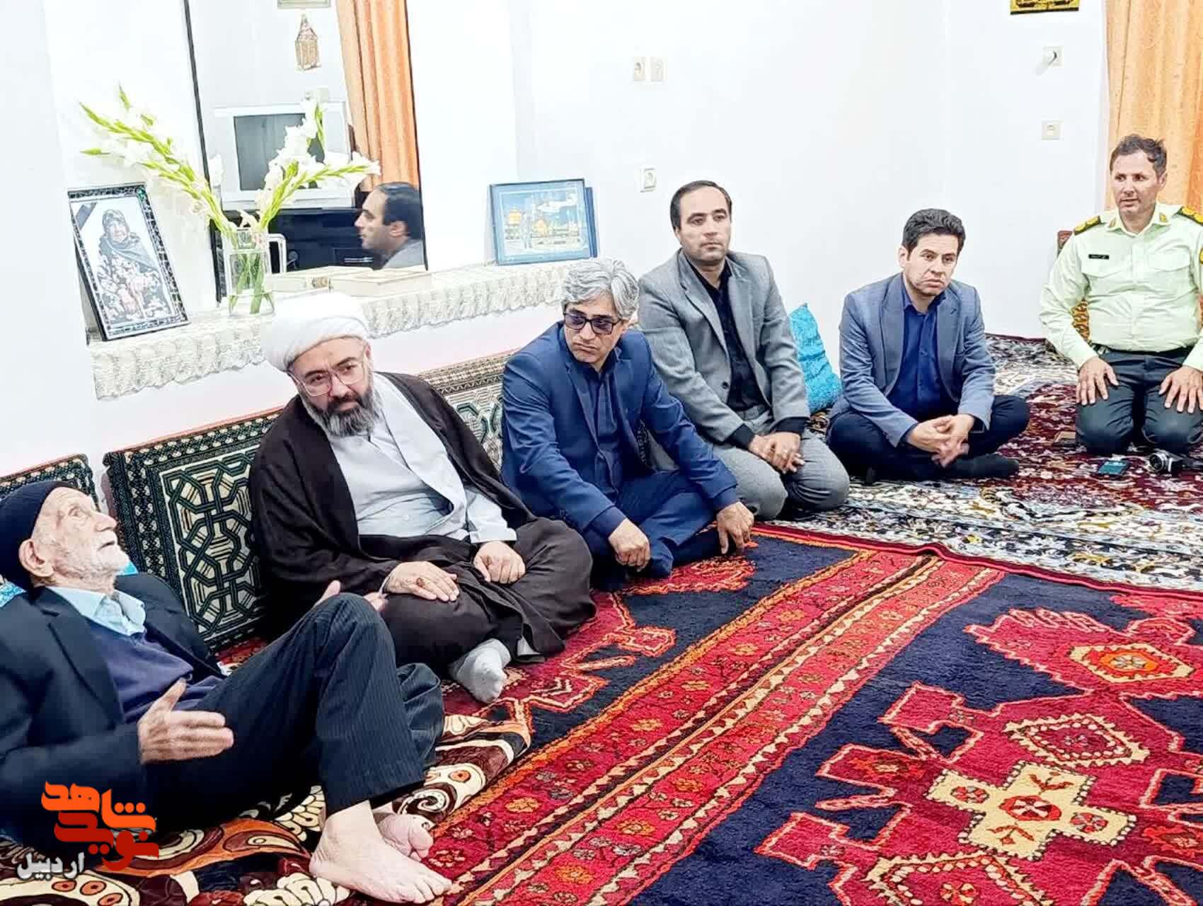 دیدار رئیس بنیاد شهید و امور ایثارگران نیر با پدر شهید والامقام «عادل صدوقی» دیدار رئیس بنیاد شهید و امور ایثارگران نیر با پدر شهید والامقام «عادل صدوقی»