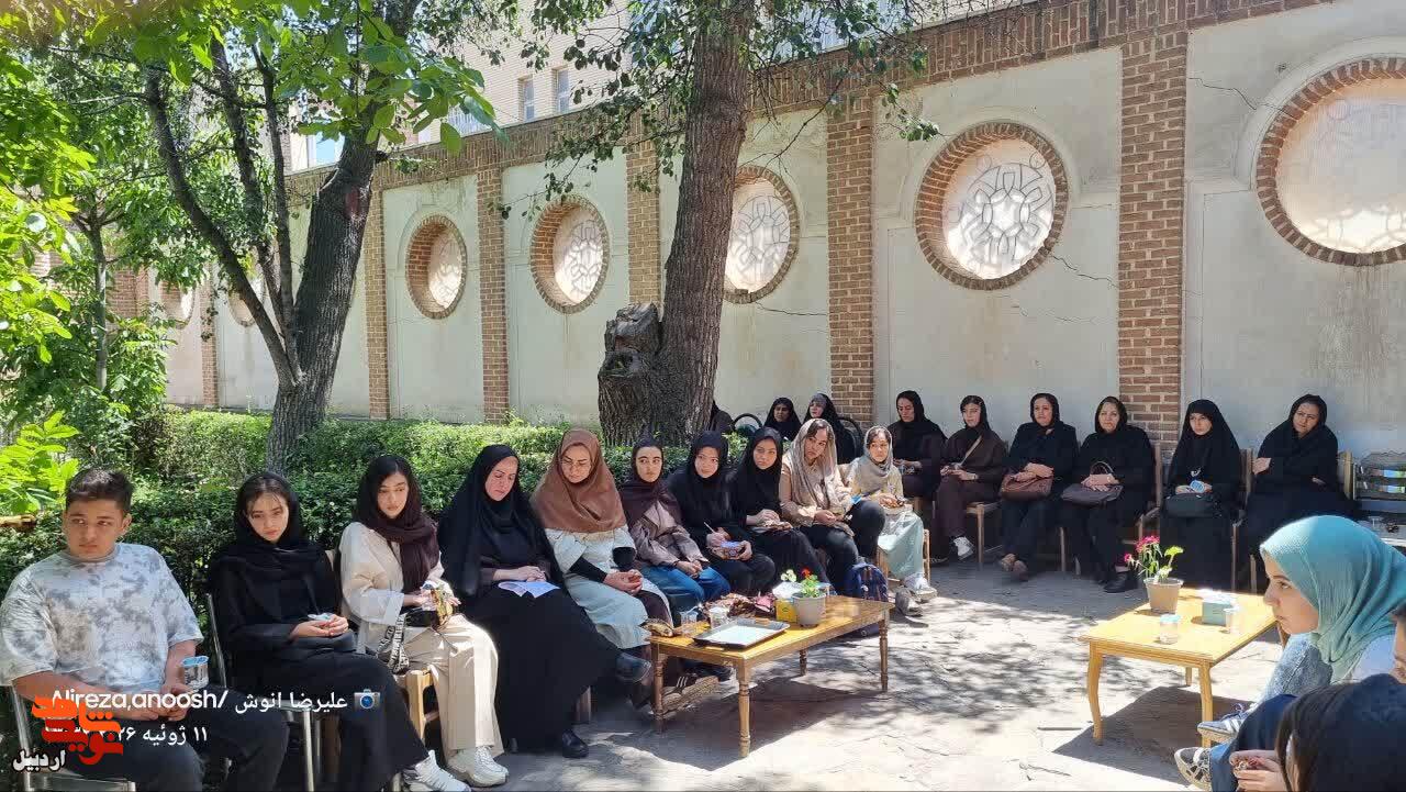 محفل شعرخوانی و نقد و بررسی آثار شاعران نوجوان در موزه شهدای اردبیل محفل شعرخوانی و نقد و بررسی آثار شاعران نوجوان در موزه شهدای اردبیل