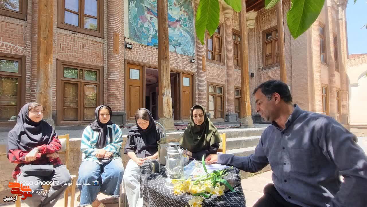 محفل شعرخوانی و نقد و بررسی آثار شاعران نوجوان در موزه شهدای اردبیل محفل شعرخوانی و نقد و بررسی آثار شاعران نوجوان در موزه شهدای اردبیل