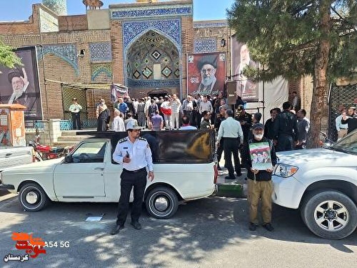 کلیپ| سری اول از گرامیداشت یاد و خاطر رهبر شهید در سنندج