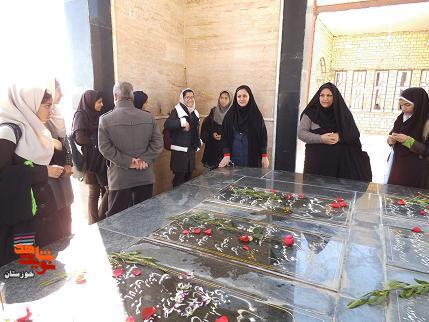 گزارش/آیین غبارروبی قبور شهدای گمنام توسط دانشآموزان هفتکل گزارش/آیین غبارروبی قبور شهدای گمنام توسط دانشآموزان هفتکل