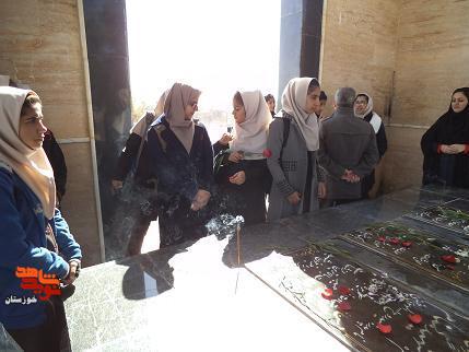 گزارش/آیین غبارروبی قبور شهدای گمنام توسط دانشآموزان هفتکل گزارش/آیین غبارروبی قبور شهدای گمنام توسط دانشآموزان هفتکل