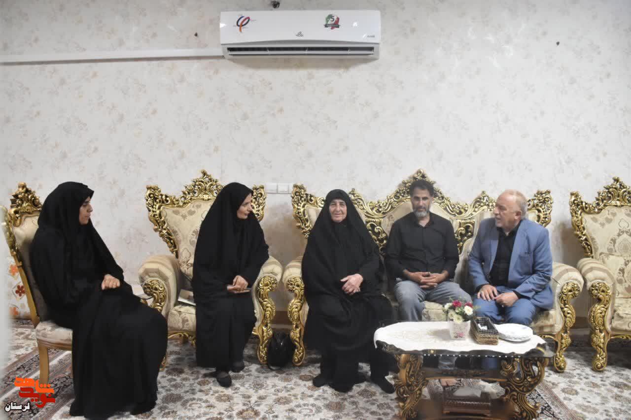 از مادر شهید غریب اسارت «مصطفی مدهنی» تجلیل شد از مادر شهید غریب اسارت «مصطفی مدهنی» تجلیل شد