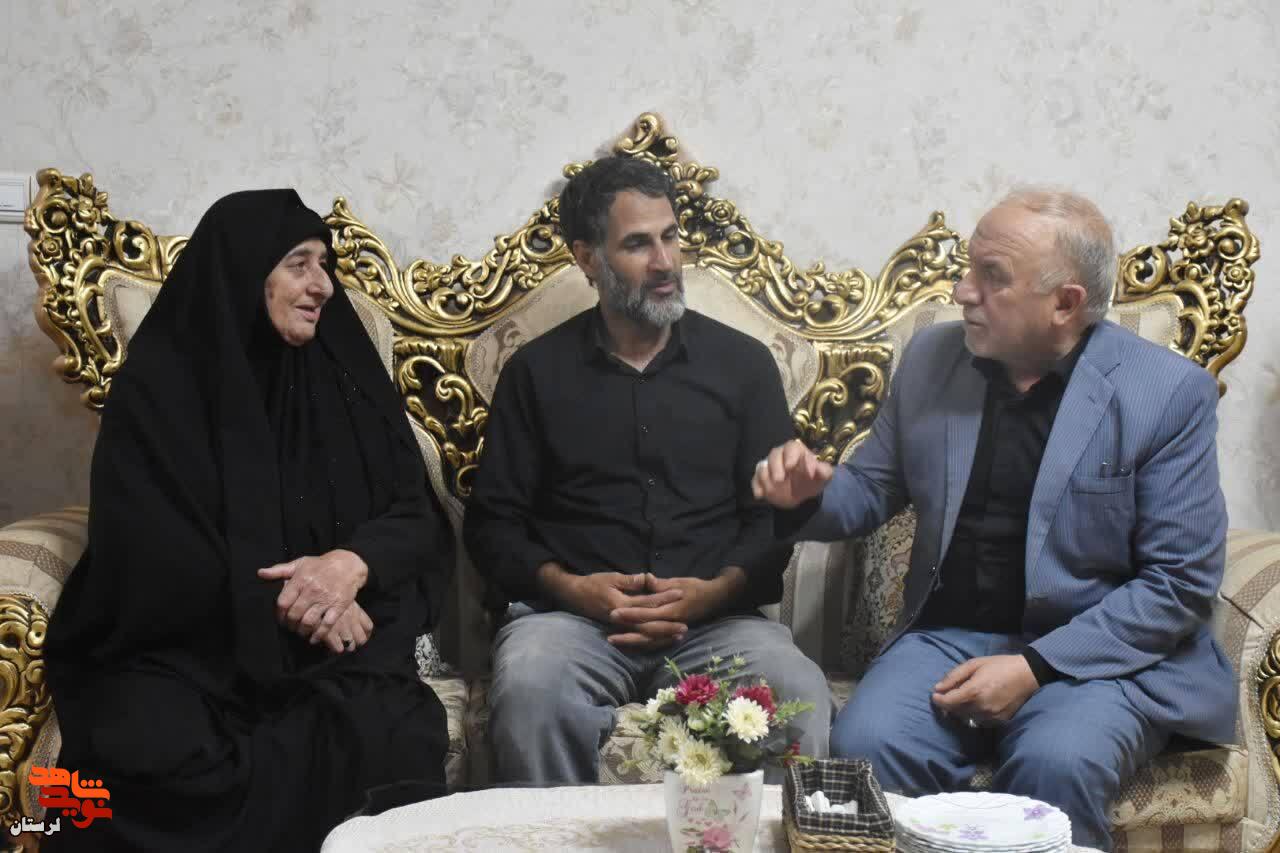 از مادر شهید غریب اسارت «مصطفی مدهنی» تجلیل شد از مادر شهید غریب اسارت «مصطفی مدهنی» تجلیل شد