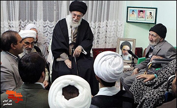 حضور رهبر معظم انقلاب در منازل تعدادی از خانواده شهدا در خراسان شمالی/ سال ۱۳۹۱
