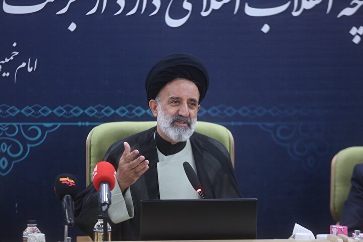 اربعین تابلوی استقامت و مانور قدرت جهان اسلام است