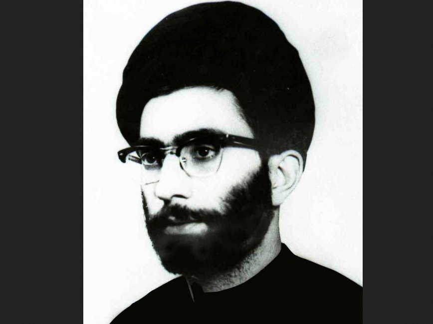 خاطرات منتشرنشده رهبر شهید از شعرخوانی در انجمن ادبی، علاقه به موسیقی و حضور در کلاس زبان خاطرات منتشرنشده رهبر شهید از شعرخوانی در انجمن ادبی، علاقه به موسیقی و حضور در کلاس زبان