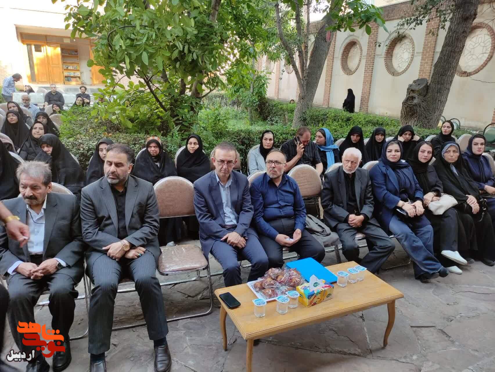 یاد رهبر شهید محفلآرای شعرا در موزه شهدای اردبیل شد یاد رهبر شهید محفلآرای شعرا در موزه شهدای اردبیل شد