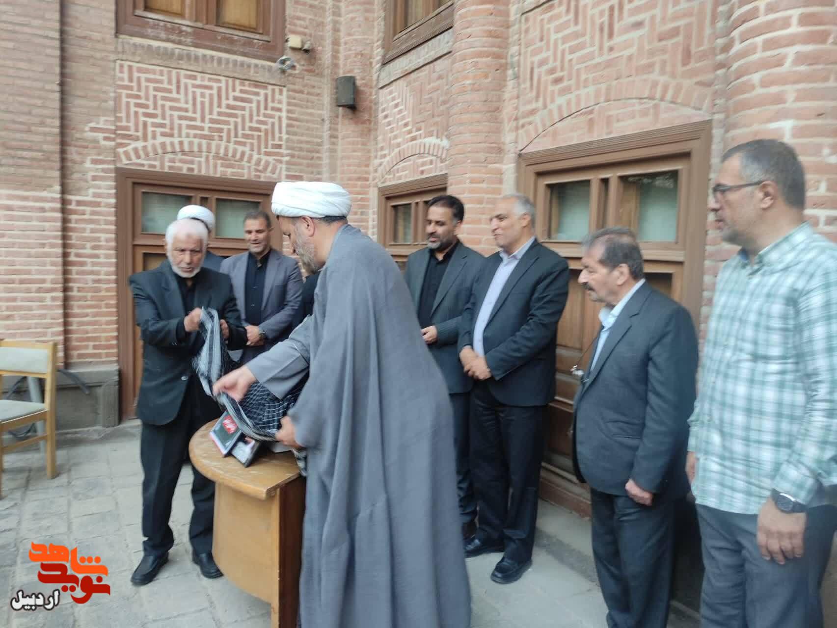 یاد رهبر شهید محفلآرای شعرا در موزه شهدای اردبیل شد یاد رهبر شهید محفلآرای شعرا در موزه شهدای اردبیل شد